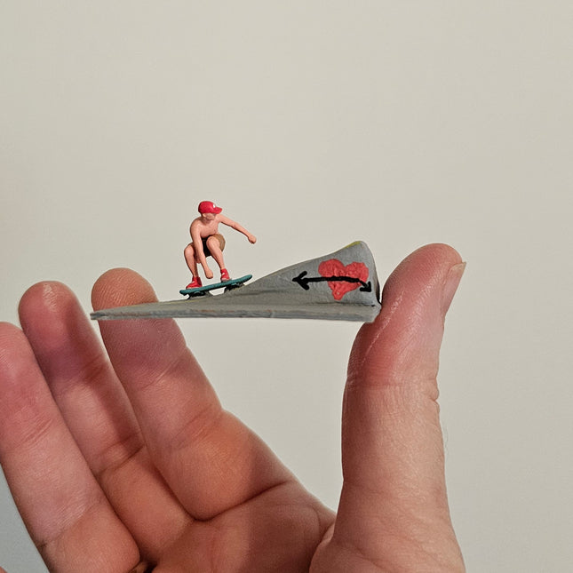 פמוט מיניאטורות קטן