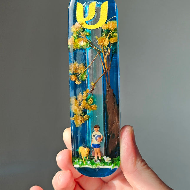 מזוזה
מזוזה מעוצבת
מזוזה עם סיפור
מזוזה בהתאמה אישית
מזוזה מאפוקסי
מזוזה מהודרת
בית מזוזה מהודר ומקורי
מתנה מושלמת לבית חדש
מתנה לחנוכת בית
מתנה לחתונה
מתנה לאירוסין
מתנה מקורית ומיוחדת
mezuzah with a story
perfect mezuzah
mezuzah case
custom made mezuzah case
epoxy mezuzah
modern mezuzah
