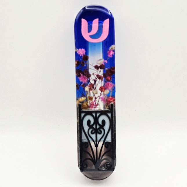 בית מזוזה 12 סנטימטר - מרפסת עם פרחים