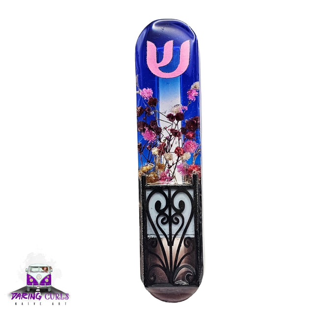 בית מזוזה 12 ס"מ - מרפסת עם פרחים